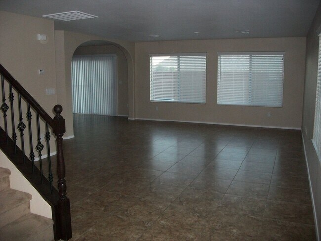 Foto del edificio - Beautiful 4 Bedroom Home with Granite Coun...
