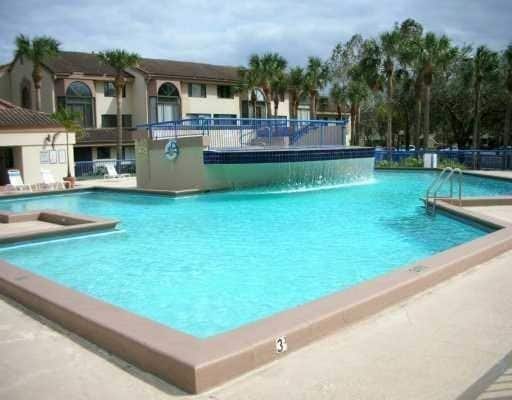 Building Photo - 15525 Miami Lakeway N