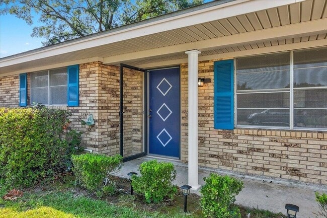 Foto del edificio - 150 Lynn Dr