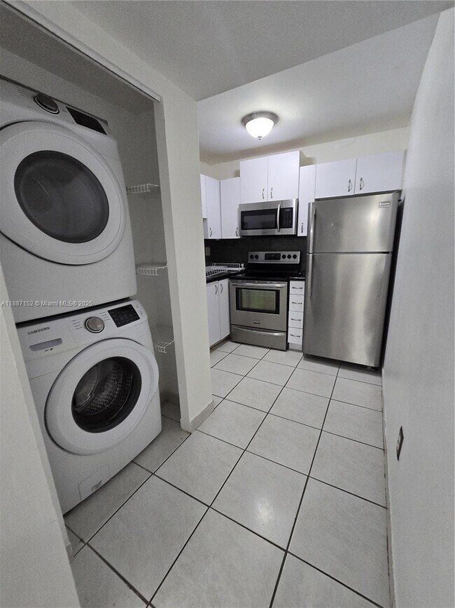 Foto del edificio - 8320 NW 8th St