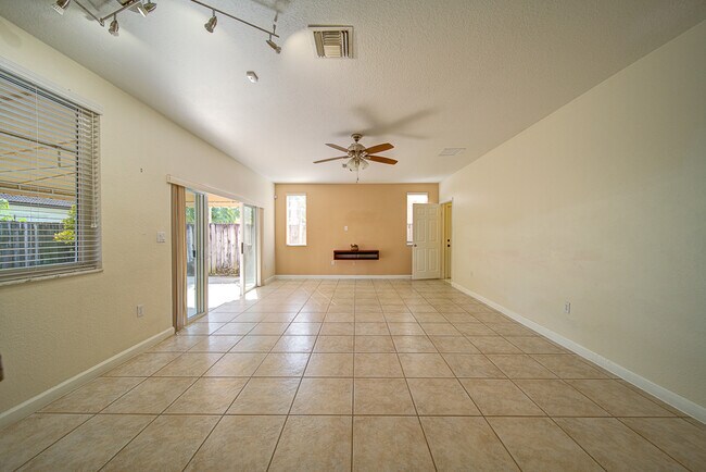 Foto del edificio - 14335 SW 158th Pl