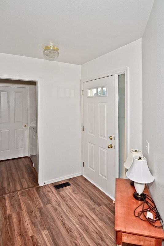 Foto del edificio - Convenient 3 Bedroom 2 Bathroom Southeast Townhome