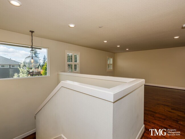 Foto del edificio - Stunning 5BD Home in Desirable Camas Commu...