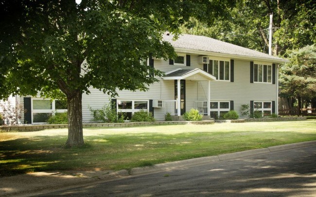 Foto del edificio - 2 bedroom in Milaca available March 1st