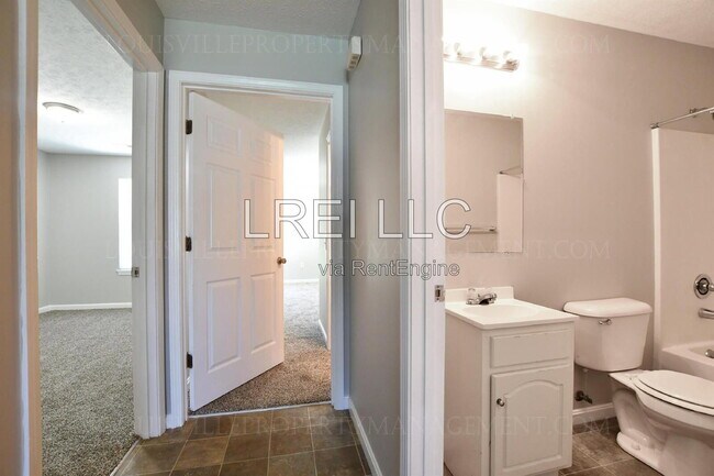 Foto del edificio - 306 Keeneland Dr