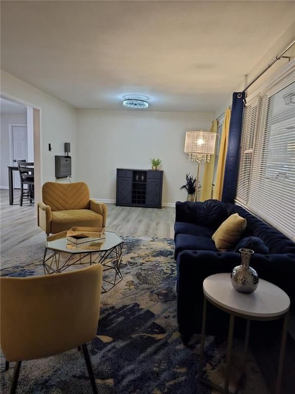 Foto del edificio - 6702 Songwood Dr