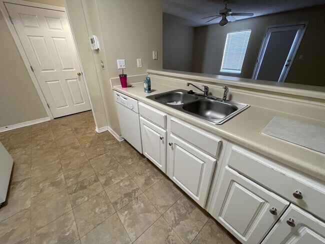 Foto del edificio - 495 Keystone Rd