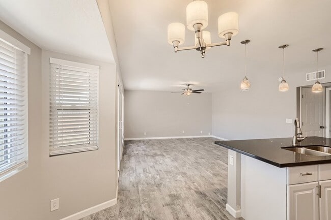 Building Photo - 15851 N 60Th Drive