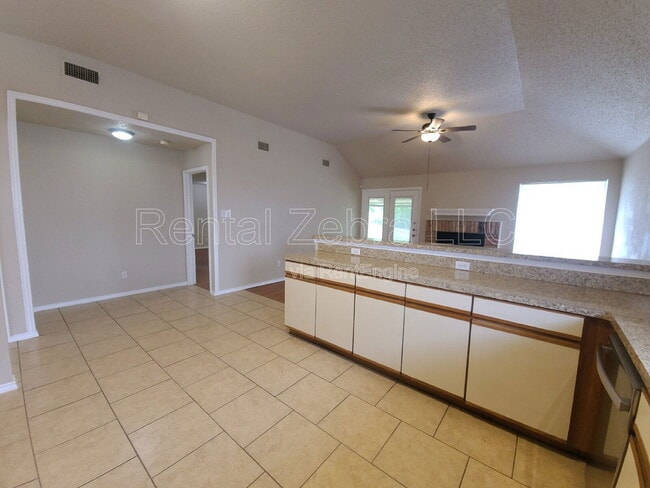 Building Photo - 7605 Misty Ridge Dr N