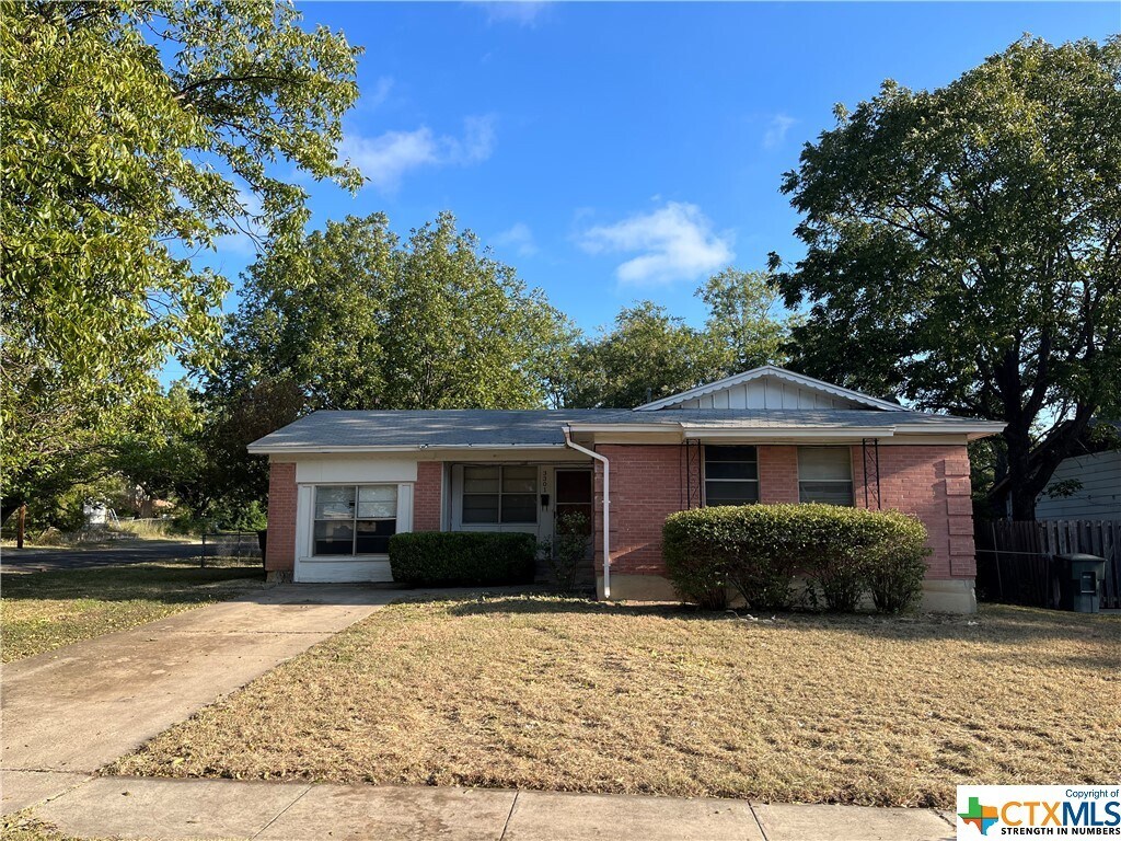 Primary Photo - 3301 Lake Travis Ave