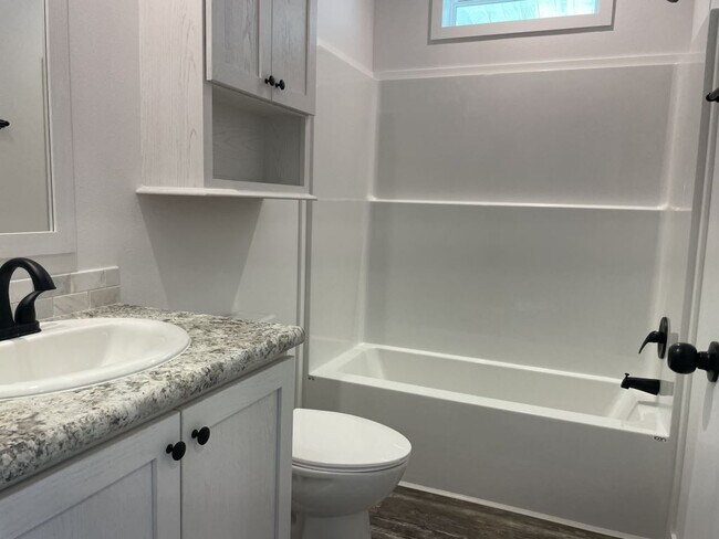 Foto del edificio - 5715 Blue Harbor Dr