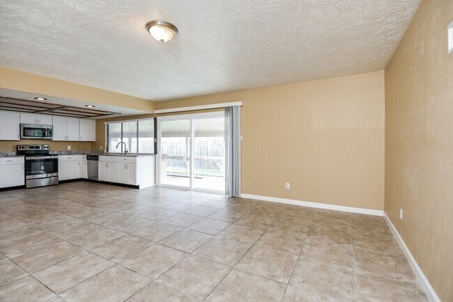 Foto del edificio - 14606 Leacrest Dr