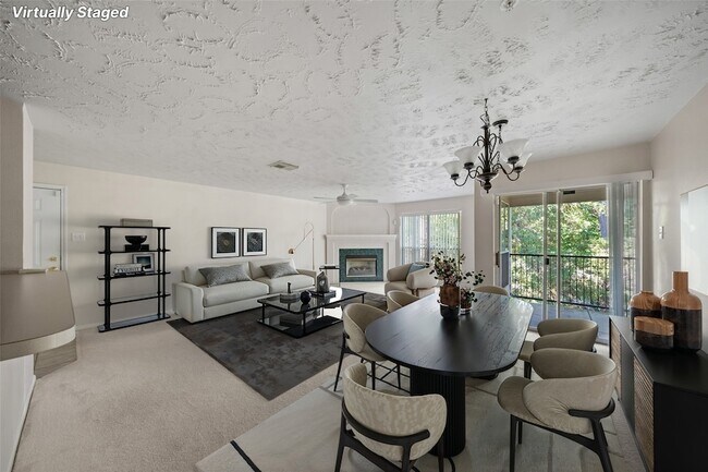 Foto del edificio - 8051 Bay Branch Dr