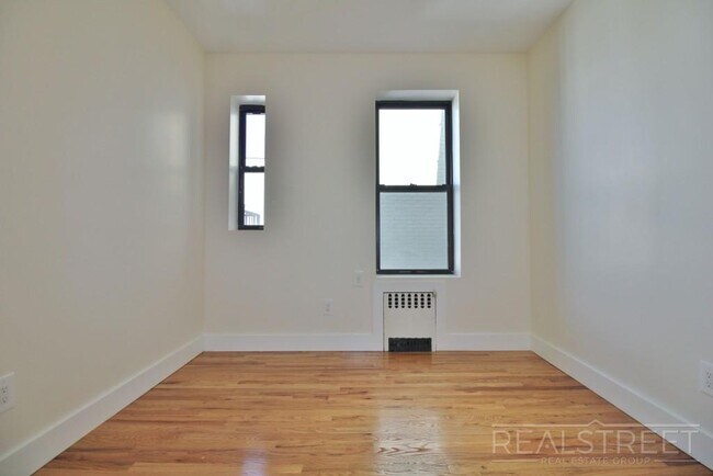 Foto del edificio - Magnificent 1 Bed PH Across the St from Prospect Park!
