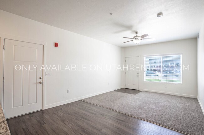 Building Photo - 722 E 500 S
