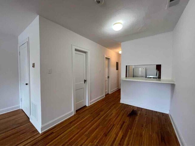 Foto del edificio - 2352 E Main St