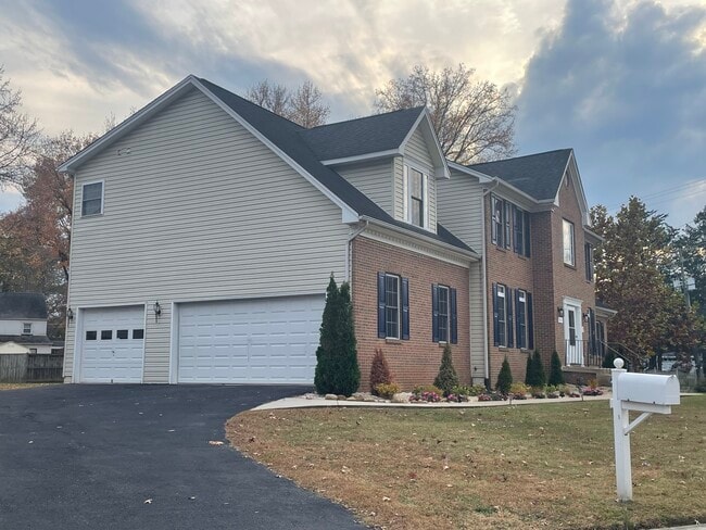 Building Photo - 2907 Dumas St