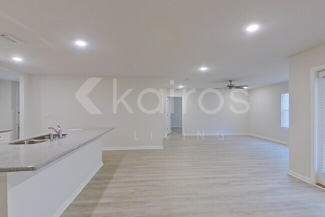 Foto del edificio - 301 Monarch Ln