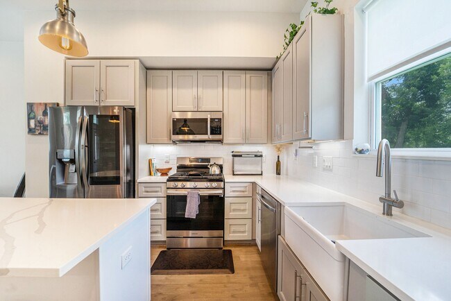 Foto del edificio - 5341 Donovan Gdns Ln