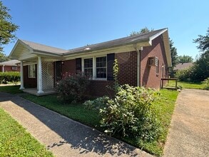 Building Photo - 330 Garden Park Dr