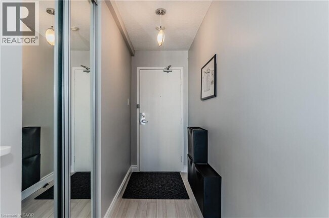 Photo du bâtiment - 64 Benton St