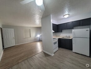 Building Photo - 713 Mill St