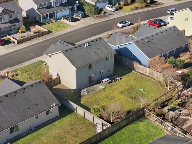 Foto del edificio - 330 SW Kalmia Ave