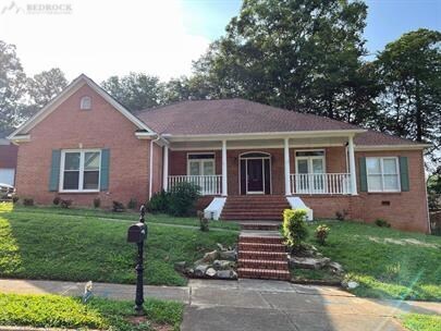 Foto del edificio - 100 Overton Rd