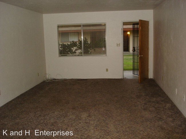 Building Photo - 950 N Villa Ave
