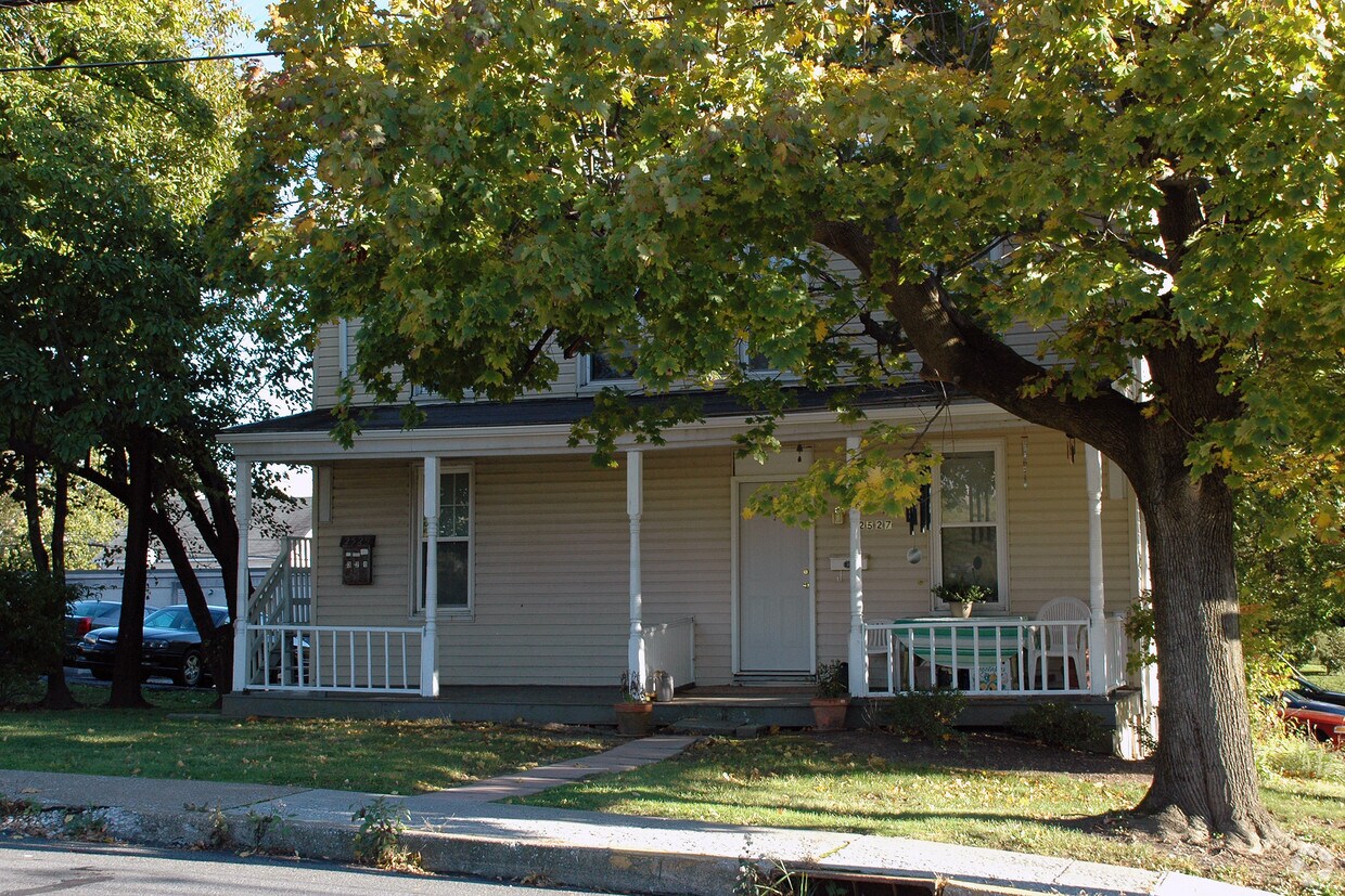 2527 2529 Herr St Apartments in Penbrook, PA