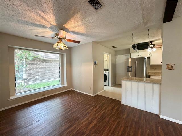 Foto del edificio - 1506 Whiteoak Dr