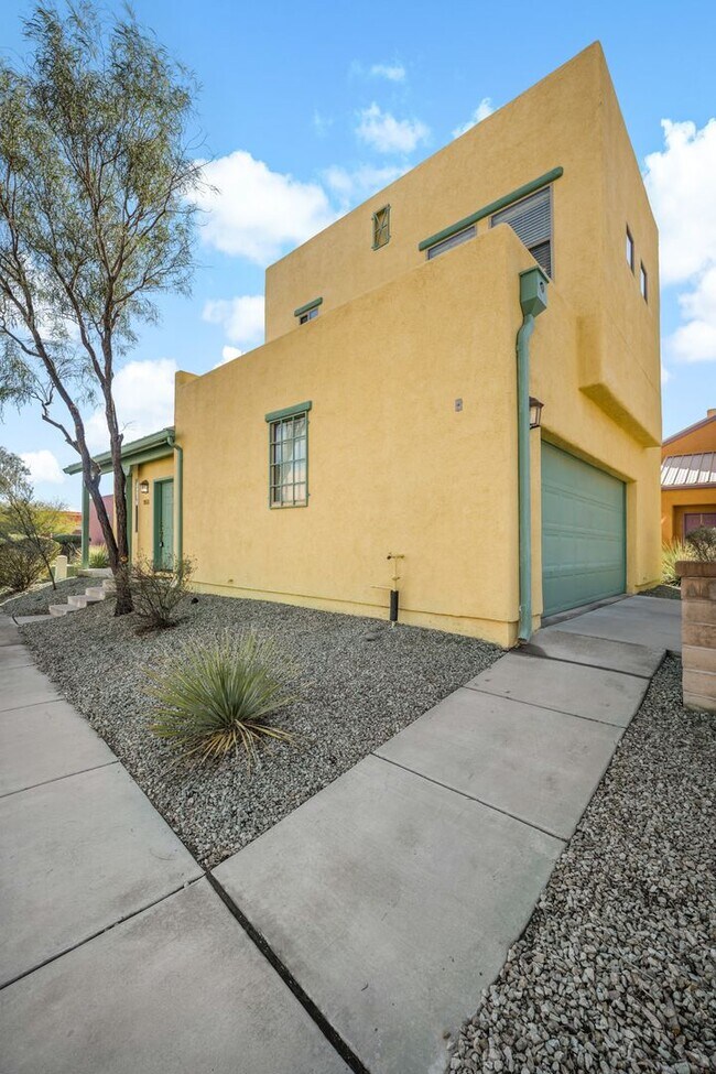 Foto del edificio - Paseo Estrella Gem at the base of Tucson icon A mountain! Minutes away from DownTown Tucson!