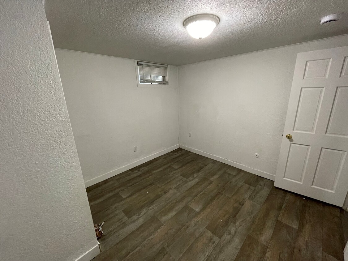 Building Photo - 1304 E North St