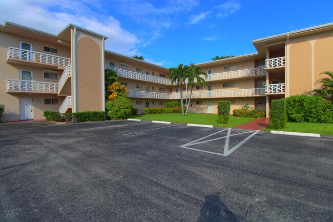 Foto del edificio - 2721 Garden Dr N