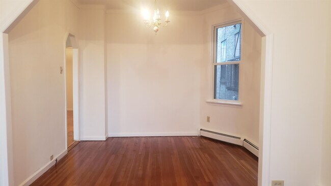 Building Photo - 961 Boulevard E