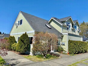Building Photo - 4905-4905 Densmore Ave N