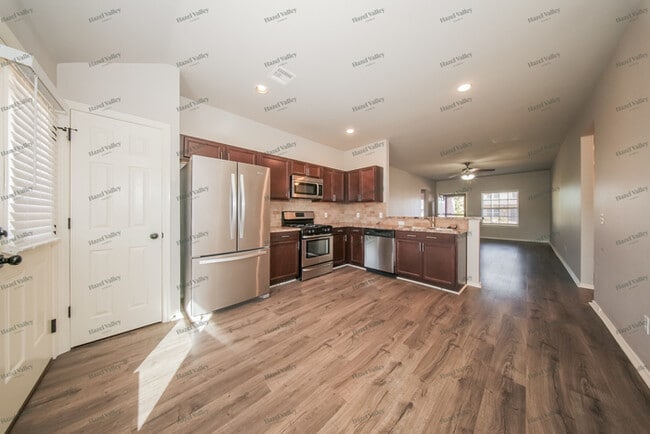 Foto del edificio - 2713 Crystal Pine Dr