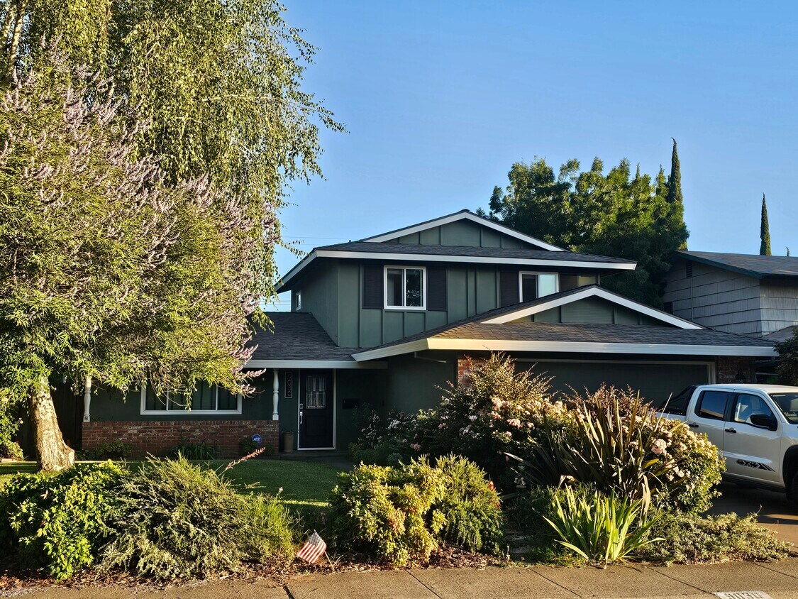 Primary Photo - 9030 Rawhide Way