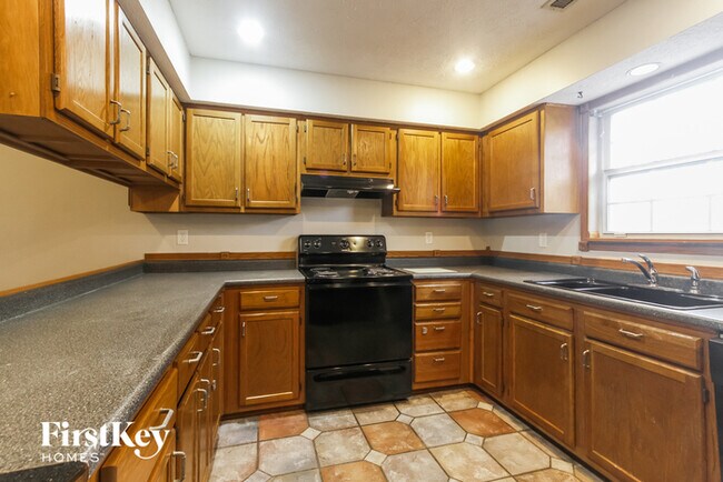 Building Photo - 14601 Village Park E Dr
