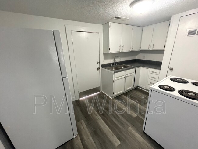 Foto del edificio - 208 N Ash St