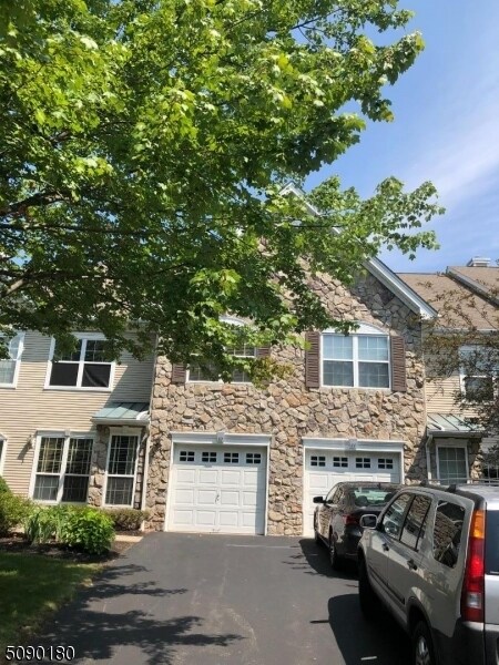 Foto principal - 82 Dorchester Dr