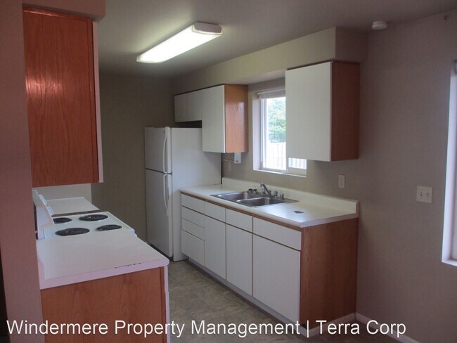 Building Photo - 3 br, 1.5 bath House - 1021 South 27th Street