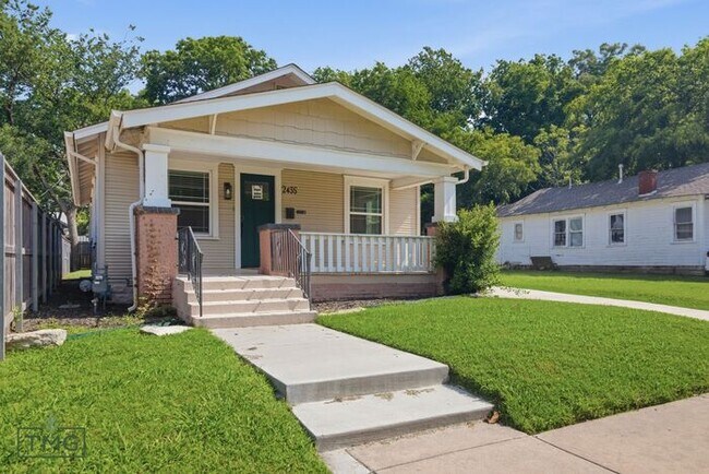 Foto del edificio - Move In Special! Lawn Care and Water Included! 3/1 Near TU!