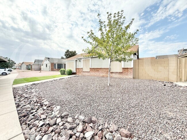 Building Photo - 1055 N Recker Rd