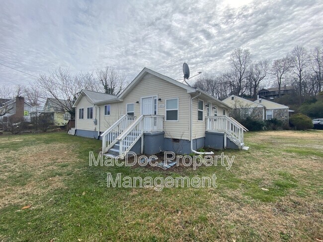 Foto del edificio - 5472 Riverview Dr