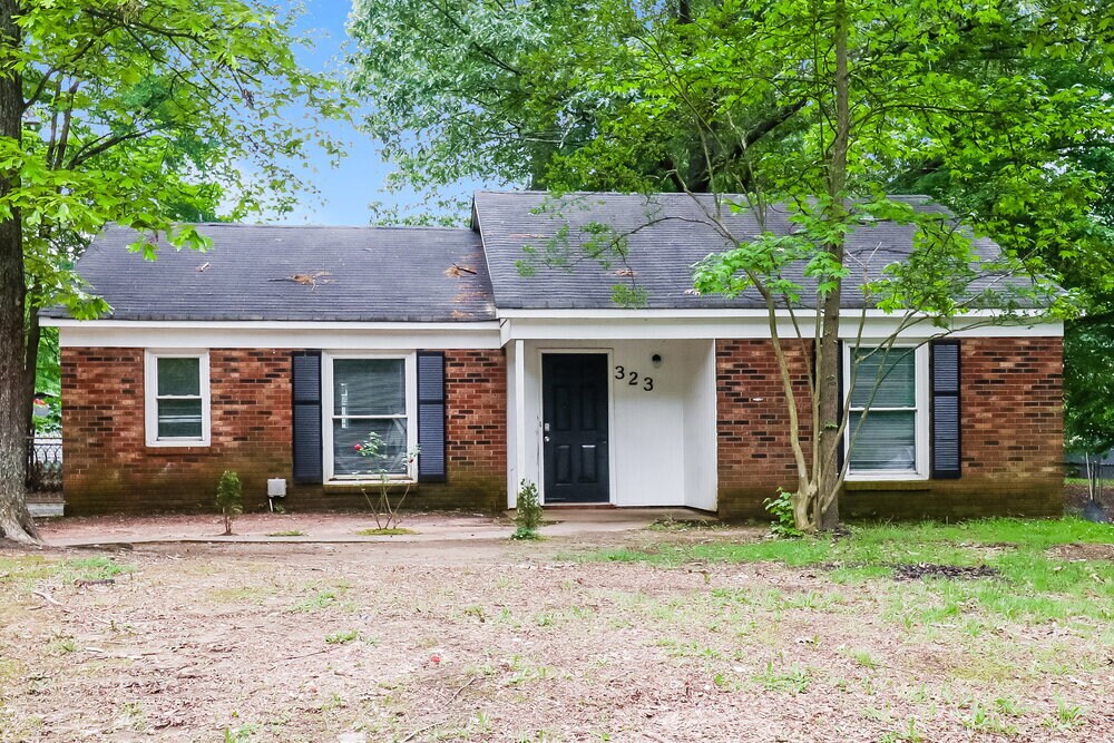 Primary Photo - 323 Huntsmoor Dr