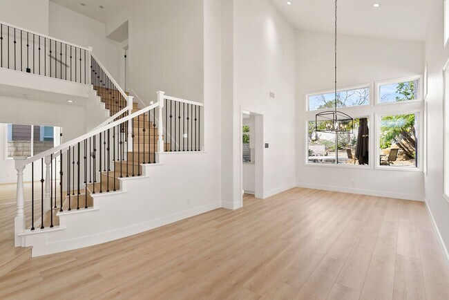 Building Photo - Gorgeously Upgraded 4 Bedroom Pool Home in...
