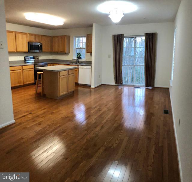 Foto del edificio - 212 Goldsborough Dr