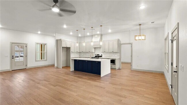 Building Photo - 5 Burnham Dr