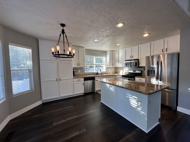 Foto del edificio - 14892 Tooele Ln